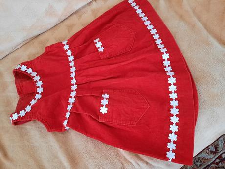 Manšestrové šaty s květinami, 98