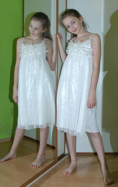 Slavnostní sváteční společenské šaty družička, 152