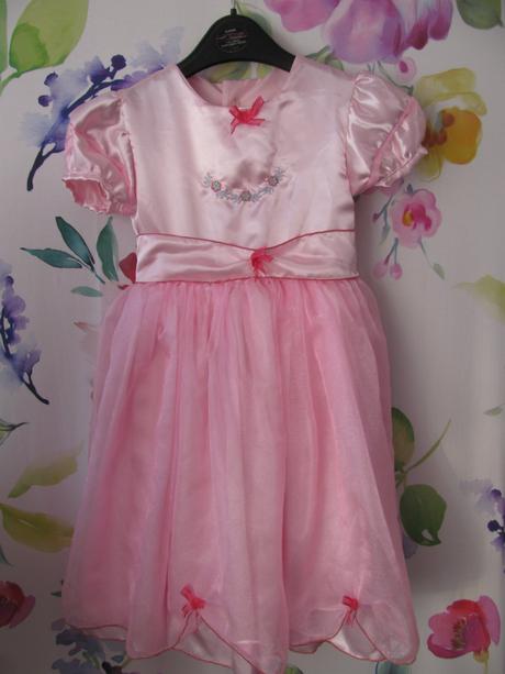 Krásné růžové sváteční šaty, princezna, 122