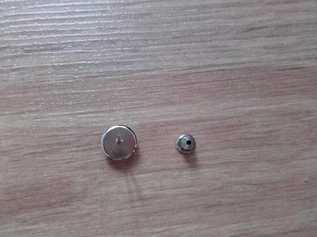 Náušnice emotikon mrknutí,