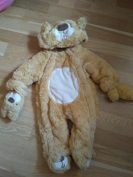 Chlupatá medvídková kombinéza, 68