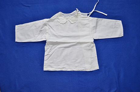 Kojenecká košilka, 62