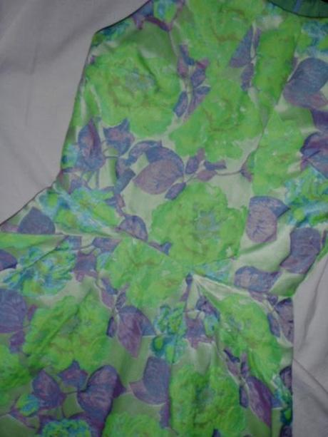 Luxusní zelené květované šaty, 170