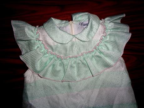 Krásné lesklé mentolově zelené šaty, 122