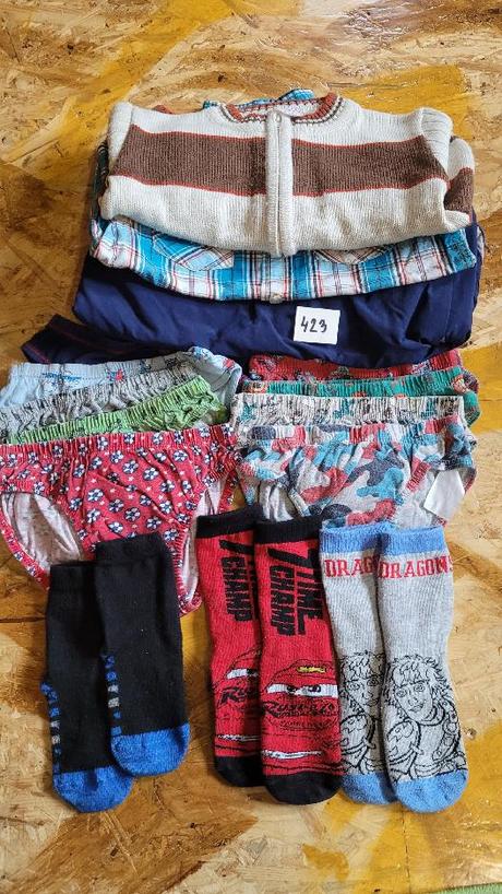 Svetr, košile, bunda, slipy a ponožky, 104–116