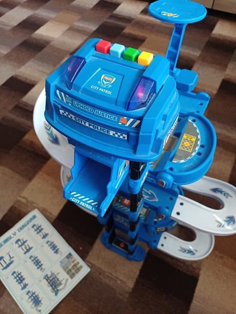 Policejní garáž s výtahem, 