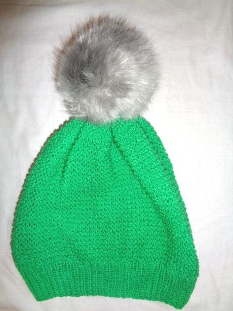 Nádherný zelený kulíšek s kožešinovou bambulkou, 140 / 146 / 152