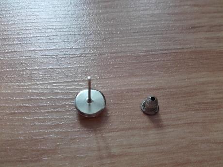 Náušnice emotikon mrknutí,