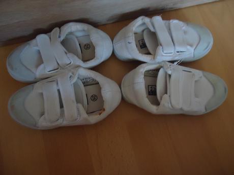 2 plátěné tenisky, 25