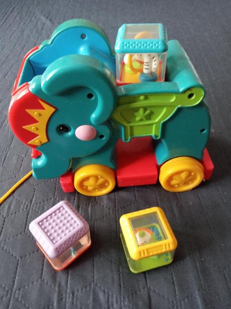 Tahací slon fisher price, 
