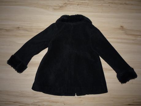 Černý flísový kabátek s kožíškem, 92