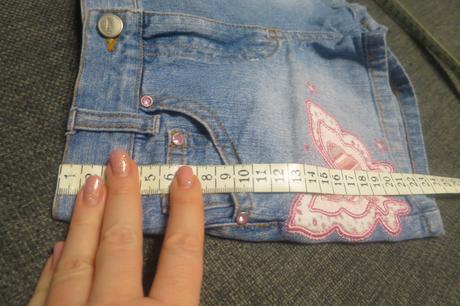 Kraťasy s motýlky, 98