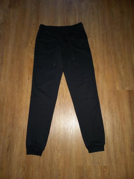 Černé tepláky s kapsami zn. ever.me, xs