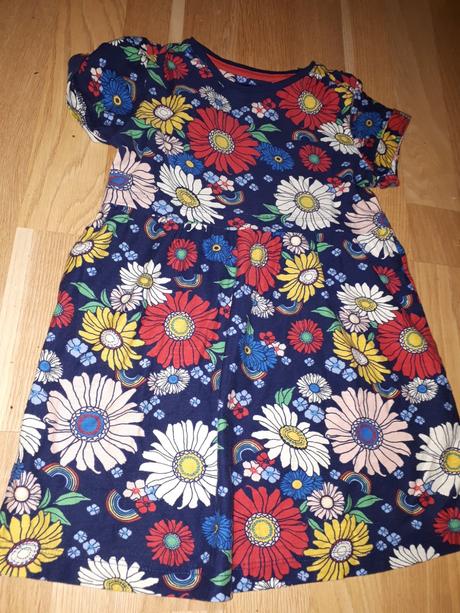 Šaty s květy vel. 104, tu,104