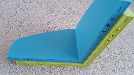 Ikea poličky a světlo,