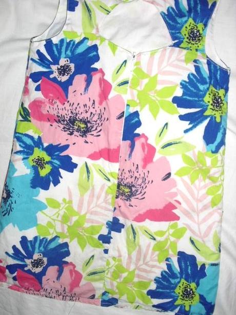 Luxusní květované šaty - super řešená záda, girl2girl,110