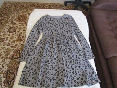 Nové, velmi pěkné, tm. šedé bavl. elast. šaty, f&f, f&f,140
