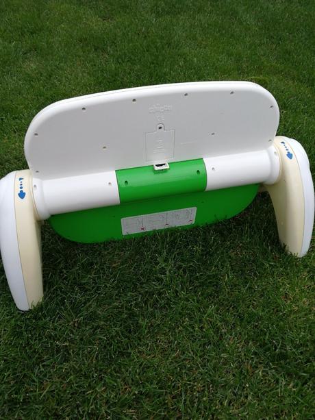 Hrající stoleček,