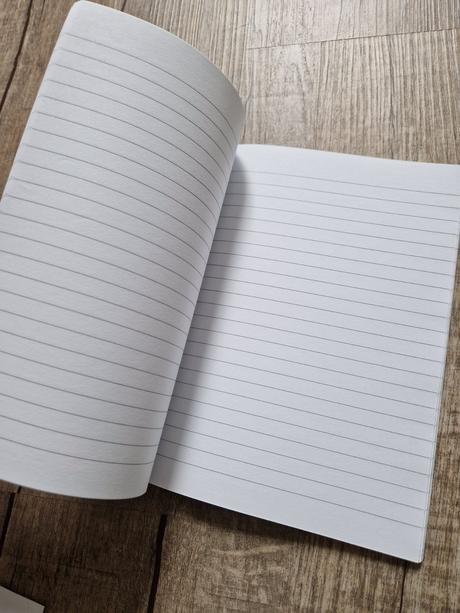 Sešity merch youtuberka lea, 