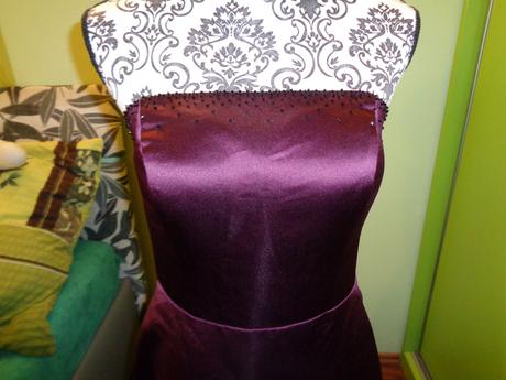 Nádherné tmavě vínové šaty, 42