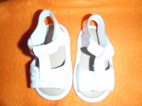 Bílé sváteční capáčky pro nejmenší - vel. 16, <17