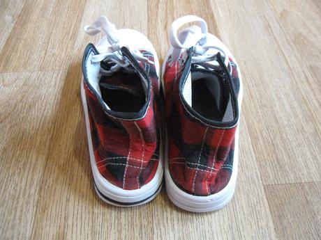 Kotníkové plátěnky, 34