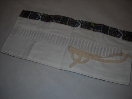 Penál látkový na 37 tužek i štětce třeba, 