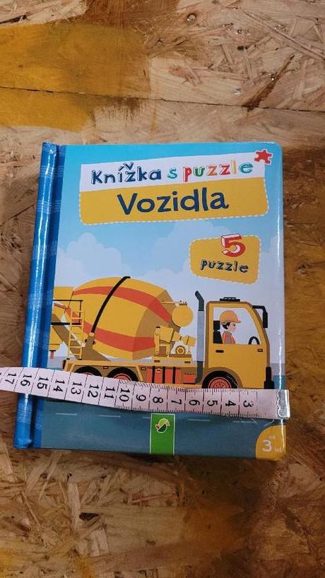 3x kniha (puzzle, vkládání puntíků),