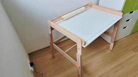 Dětský nastavitelný rostoucí stůl / stolek ikea,