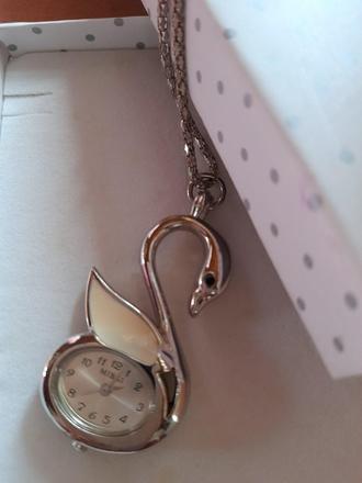 Hodinky labuť a přívěšek ryby bílý kov, 