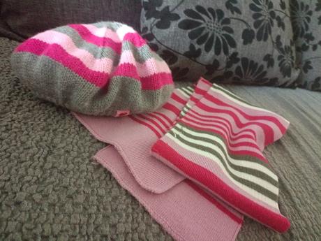 Baret se šálou, 128