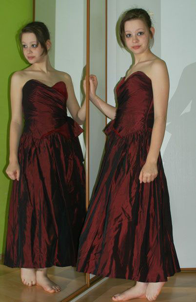 Společenské vínově červené šaty, 36
