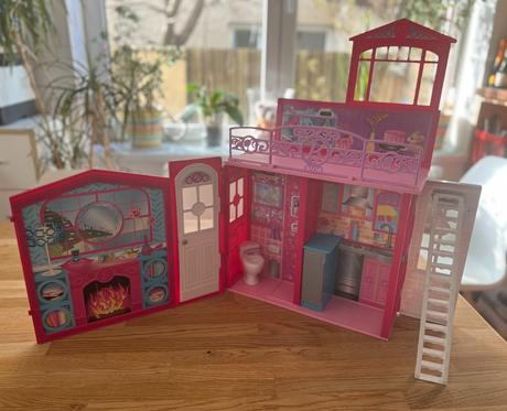 Barbie domeček & kufřík,