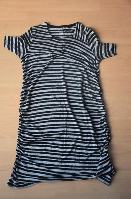 Těhotenské šaty, 42