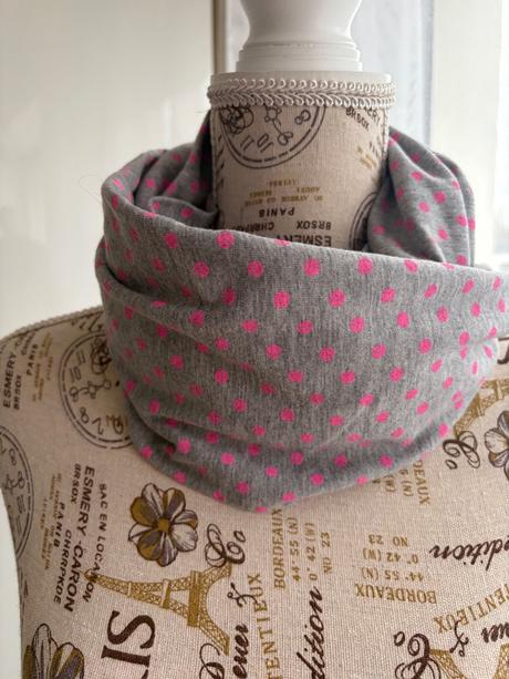 H&m loop sala seda s ruzovymi puntiky, h&m