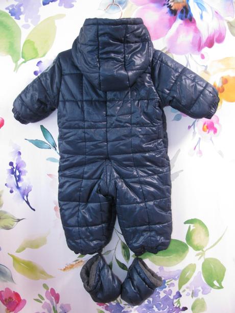 Zimní tmavě modrá kombinéza s kapucí a návleky, 68