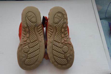 Červené plné sandálky s kytkama, essi,29