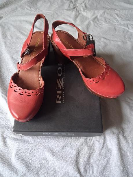 Hezké červené botičky, 39