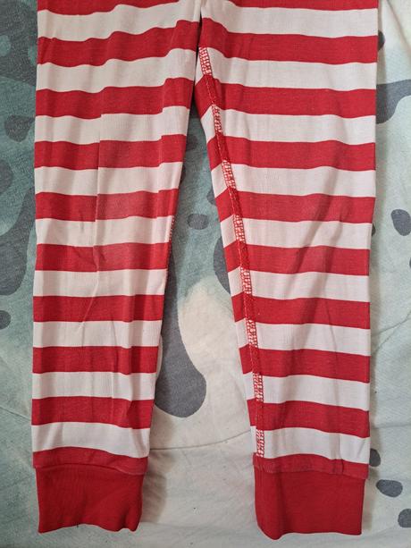 Vánoční pyžamo, 98