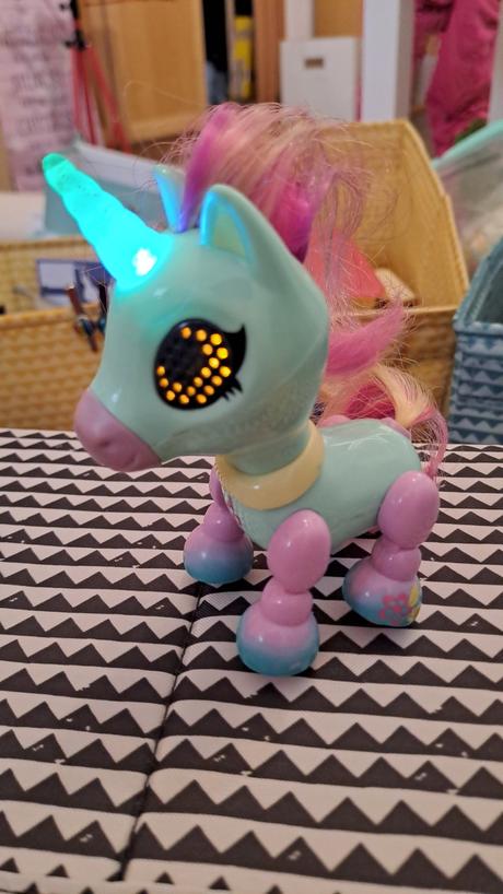 Interaktivní jednorožec,