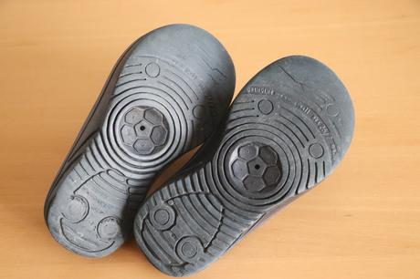 Gumové pantofle, 26