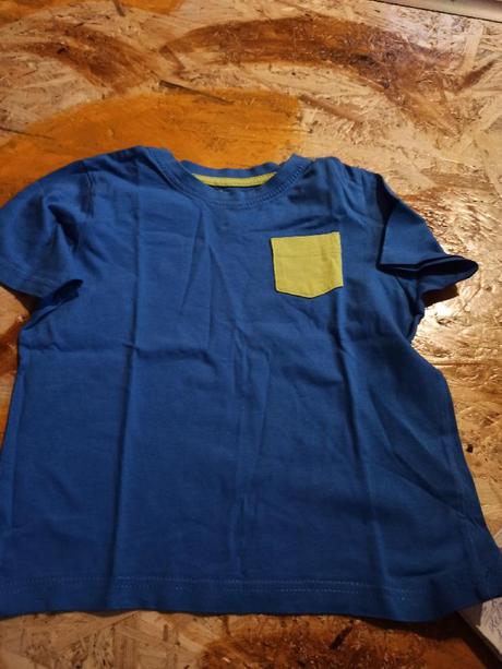 Trička celkem 7 kusů (na chlavní foto jedno chybí), 110