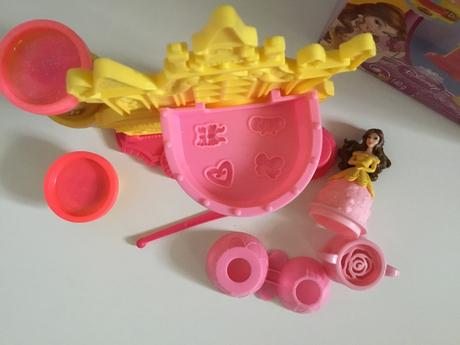 Play doh zámek princezny belle, 