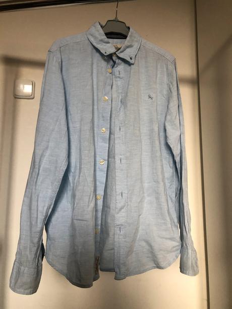 Bledě modrá košile, 158