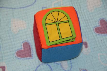 Cestovní látková interaktivní kostka 7-8cm,