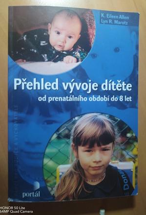 Kniha -přehled vývoje dítěte od prenatálního obdob,