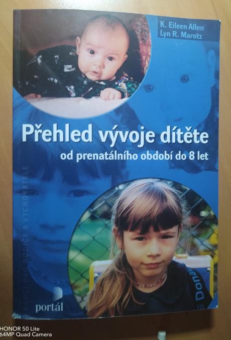 Kniha -přehled vývoje dítěte od prenatálního obdob, 