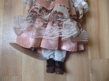 Porcelánová panenka 40 cm,