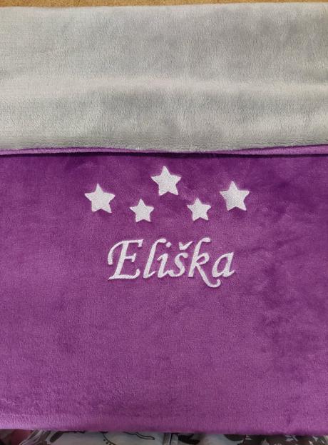 Deka s výšivkou jména na přání-více barev a obrázk,