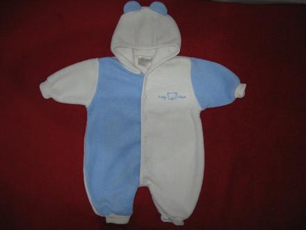 Plyšový overal, 56